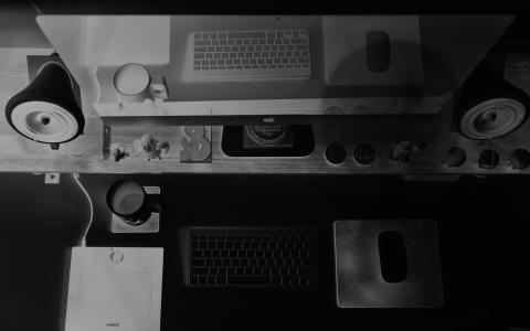 苹果，苹果，书桌，杰夫·谢尔登，黑暗，办公室