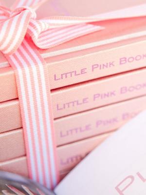 可爱的粉红书籍手机壁纸