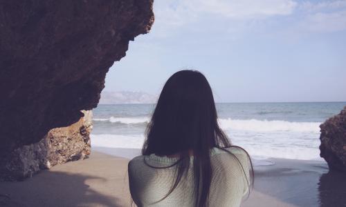 女孩，长长的头发，布鲁内特，海滩，波浪，水，沙，海洋，海，人