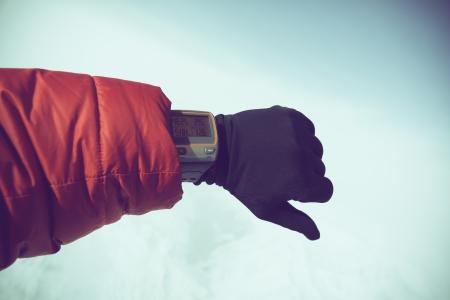 手表，手，手套，夹克，冷，天气，雪，冬天