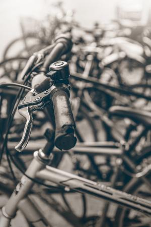 自行车，车轮，齿轮，黑色和白色，旅游，户外，老，击毁，体育，散景，模糊，钢，刹车，车把，踏板