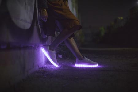 LED，鞋，鞋类，运动鞋，光，黑暗，晚上，腿，户外，旅行