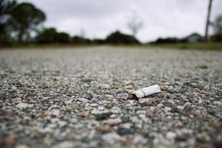 香烟芽，吸烟，路面，地面