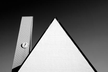 建筑，时间，时钟，结构，建立，屋顶，三角形，单色，黑色和白色