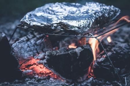 篝火，火，野营，火焰，烹饪，铝箔，食物，烧烤
