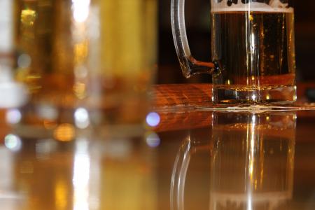 啤酒，饮料，杯子，桌子，酒吧，酒吧