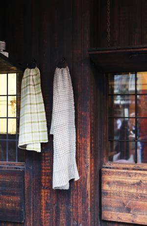 毛巾，木头，房子，窗口