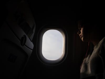 窗口，黑暗，里面，飞机，航空公司，人，女孩，旅行，旅行，飞行