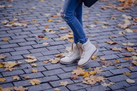 牛仔裤，牛仔，服装，时尚，鞋类，靴子，鞋，模型，人，女孩，叶，秋天，秋天