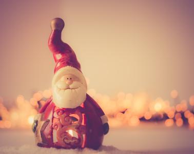 圣诞老人，圣诞节，装饰，装饰，xmax，季节性，节日，父亲圣诞节，散景，蜡烛，雕像，火焰，灯，红色
