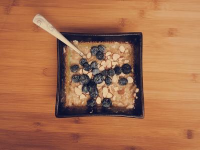 燕麦，蓝莓，杏仁，早餐，食物，勺子，碗