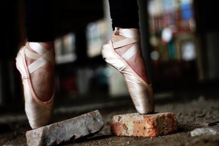 砖，芭蕾舞鞋，粉红色，尖头，脚趾