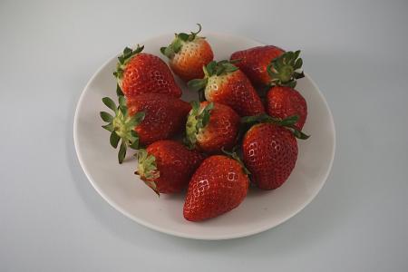 红色，植物，种子，新鲜，草莓，水果，食品，白，盘子，绿色，叶子