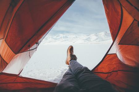 皮革，鞋，鞋，腿，旅行，帐篷，雪，冬季，云，天空，山，户外