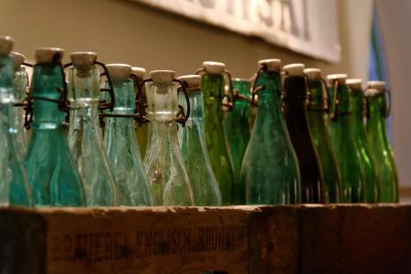 绿色，瓶子，空，案件，饮料