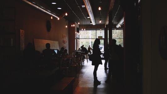 咖啡馆，人，工作，桌子，椅子，笔记本电脑