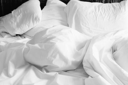枕头，床单，床，卧室，装饰，黑色和白色，睡眠