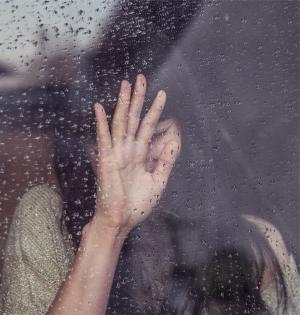 女孩，伤心，哭了，下雨，雨滴，窗口，人，女人