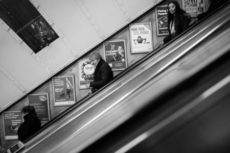 自动扶梯，人，地铁，车站，地下，黑与白，城市，海报
