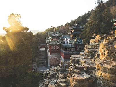 颐和园，北京，中国，岩石，悬崖，台阶，树木，山，屋顶，阳光