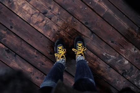 鞋子，黄色，花边，木材，地板