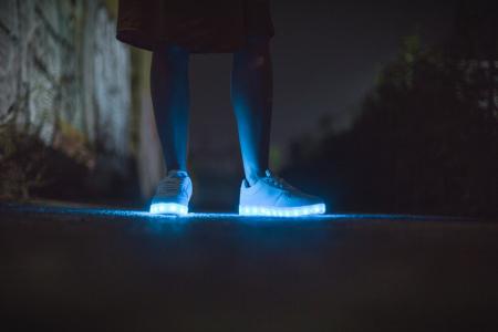 LED，鞋，鞋类，运动鞋，光，黑暗，晚上，腿，户外，旅行