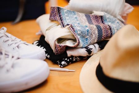 衣服，运动鞋，鞋子，软呢帽，帽子，时尚