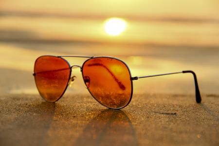 太阳镜，沙滩，海滩，天空，阳光，日出，户外，模糊