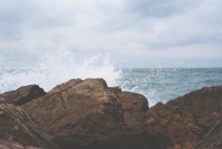 岩石，巨石，波浪，海洋，海，水，飞溅