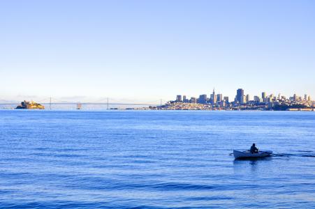天空，蓝色，天际线，旧金山，金门大桥，建筑物，水，划船，船