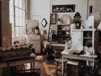 艺术品室内设计架子椅子桌子花瓶花瓶装饰植物镜子时钟绘画枕头窗口被粉刷的白色背景艺术品现代室内设计图片编号：