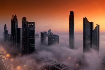 迪拜，阿联酋，摩天大楼，建筑物，日落，晚上，灯光，路，雾，城市