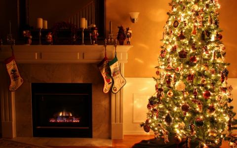 壁炉，圣诞树，圣诞袜