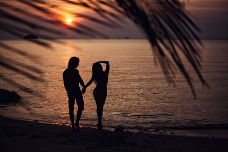 爱，日落，傍晚，大海，他和她