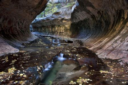 隧道，小瀑布，犹他州锡安国家公园