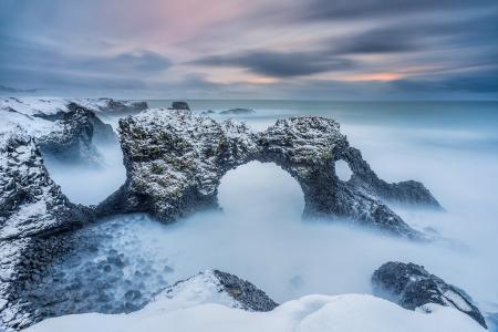 冰岛，Borgarfjorour，冰岛，冬天，雪，早晨，光，海，波浪，岩石，拱门，自然，景观