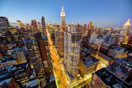 中城，曼哈顿，纽约市，中城，曼哈顿，纽约，夜晚的城市，灯光，路，建筑，摩天大楼，全景