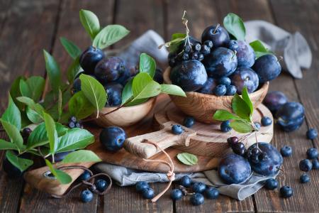 李子，aronia，蓝莓，浆果