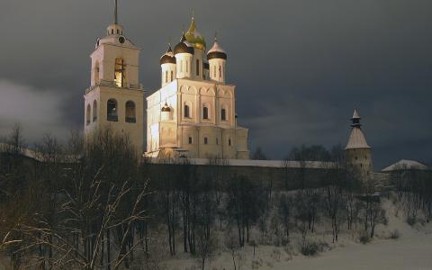 俄罗斯，城市，普斯科夫，寺庙，教堂，大教堂，圆顶，天空，云