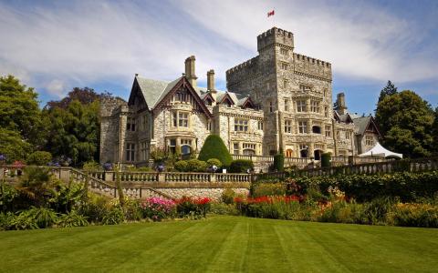 哈特利城堡，科尔伍德，不列颠哥伦比亚省，加拿大，哈特利城堡，科伍德，不列颠哥伦比亚省，加拿大，公园，鲜花，草坪，城堡