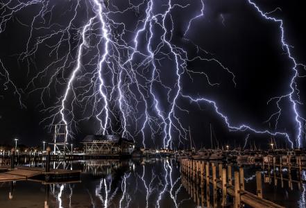防波堤，美国迈阿密海滩，闪电