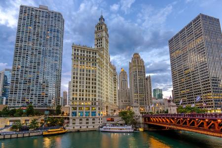 城市中心，芝加哥，伊利诺伊州，芝加哥，河流，桥梁，建筑物，摩天大楼，路堤，船舶，摩托艇