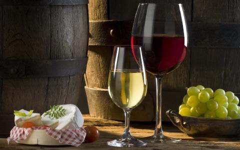 葡萄酒，红白色，眼镜，葡萄，奶酪，西红柿，桶