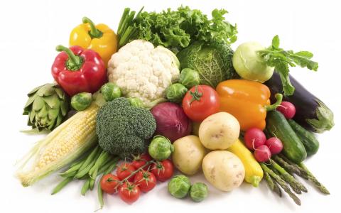 沙拉，茄子，蔬菜，卷心菜，土豆，西红柿，西红柿，辣椒，玉米，萝卜，很多，不同