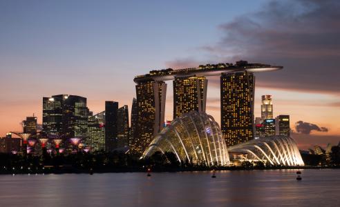 新加坡，滨海湾金沙，新加坡，晚上，天空，日落，海，云，建筑物，摩天大楼，灯光，城市