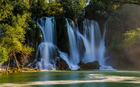 克拉维斯瀑布，特里波萨特河，波斯尼亚和黑塞哥维那，波斯尼亚和黑塞哥维那，瀑布，河流，树木