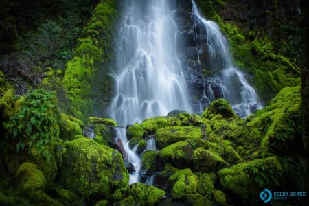流，瀑布，石头，青苔，绿色