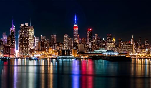 纽约，纽约市，纽约市，曼哈顿，美国，美国，摩天大楼，建筑物，灯，晚上，河，反射，城市