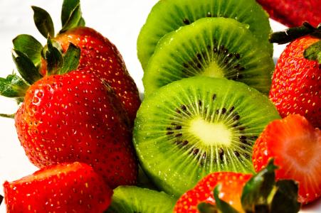 草莓，猕猴桃，水果
