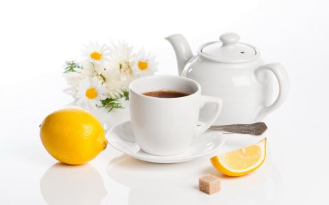 柠檬，花束，糖，杯子与茶壶